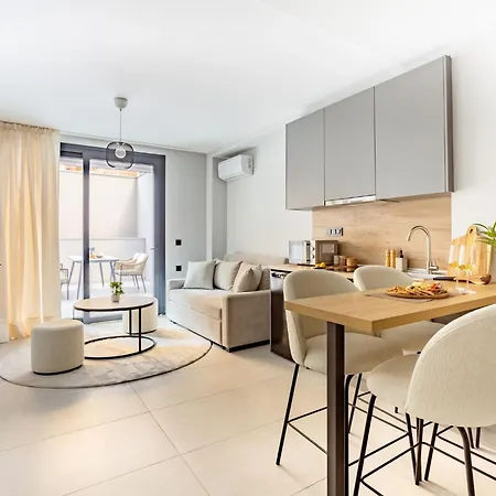 Sanders Tower Centre Apartment *