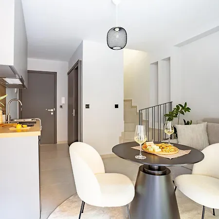 Sanders Tower Centre Apartment *